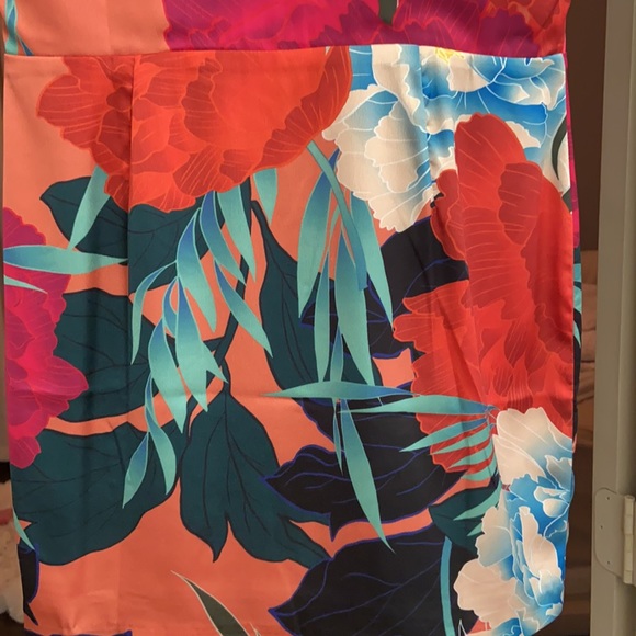 MARCIANO 100 💯 silk, extremely colorful, never worn, NWOT - Picture 6 of 6